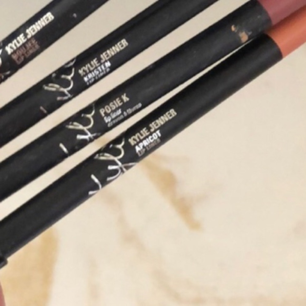 Apricot lipliner